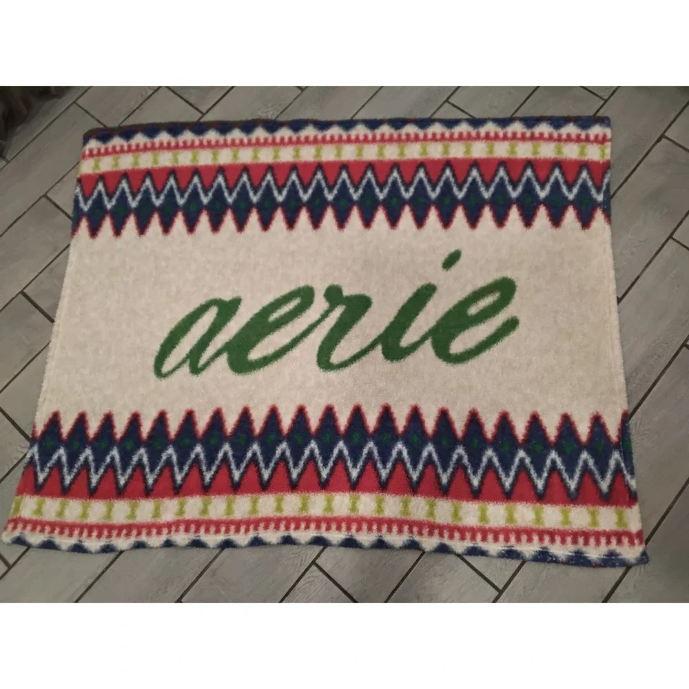 Aerie Sherpa Throw Blanket‎ Cream Green Geometric Pattern Cozy